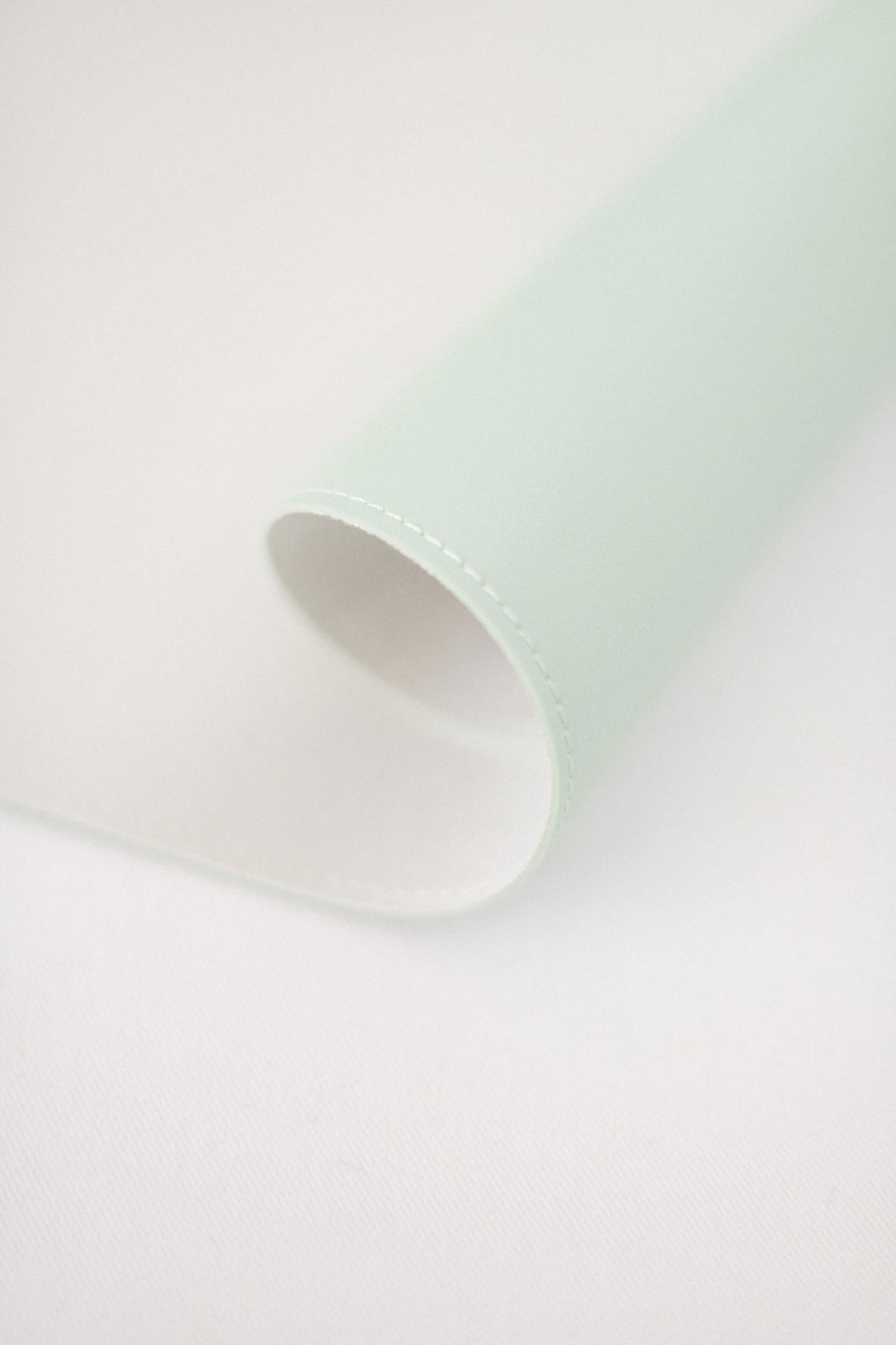 Surface flatlay suédine similicuir - Vert d'eau