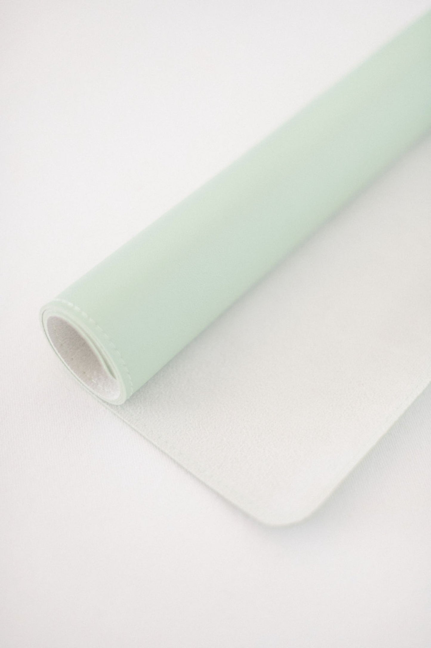 Surface flatlay suédine similicuir - Vert d'eau